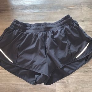 Lululemon Hotty Hot Low-Rise 2.5” Size 8